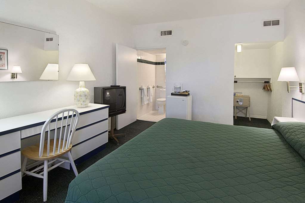 Travelodge Monaco Beach Resort Sunny Isles Beach Exteriör bild